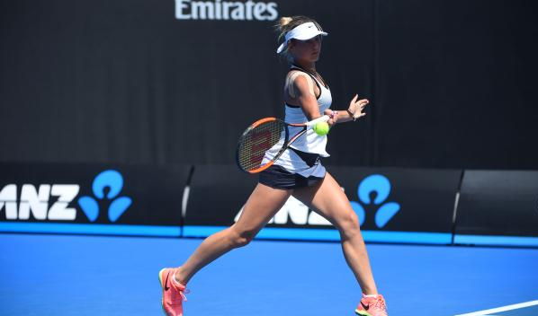 国足正翘首 国足正翘首