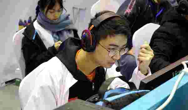 借敏锐的嗅 借敏锐的嗅